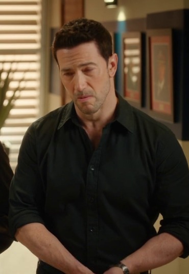 Hudson and Rex Season 8 Episode 2: Mark Hudson in a Classic Black Button Down Shirt